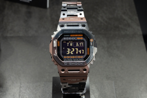 G-SHOCK 幾何学迷彩のフルチタン GMW-B5000TVB - Impress Watch