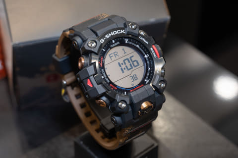 G-SHOCK、新型マッドマンに「チームランドクルーザー」コラボモデル
