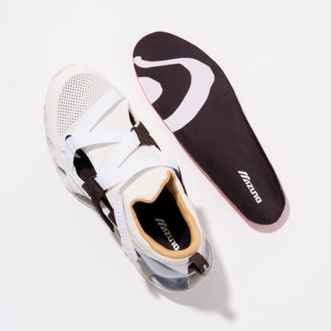 ミズノ、「WAVE PROPHECY STRAP」別注シューズ emmi・Spick&Span