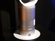 ダイソン、13cm低くなった羽根なし扇風機「エアマルチプライアー AM02