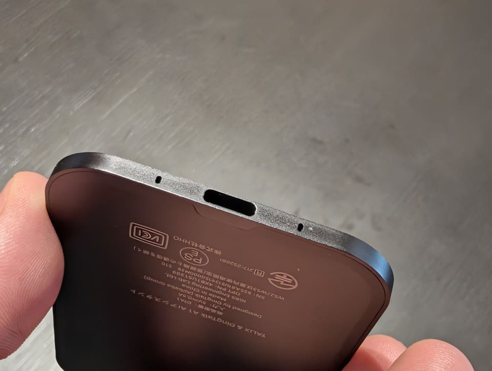 磁石でスマホにくっつくカードサイズのAIボイスレコーダー「TALIX