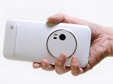 西川和久の不定期コラム】ASUS「ZenFone Zoom」(ZX551ML-WH128S4