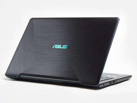 西川和久の不定期コラム】Core i7/GeForce搭載のASUS製15.6型4Kノート