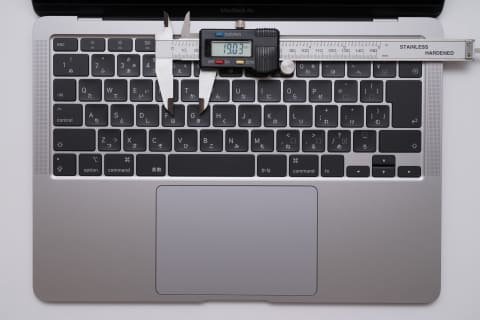 Hothotレビュー】4コアに倍増した「MacBook Air 2020」をmacOSと
