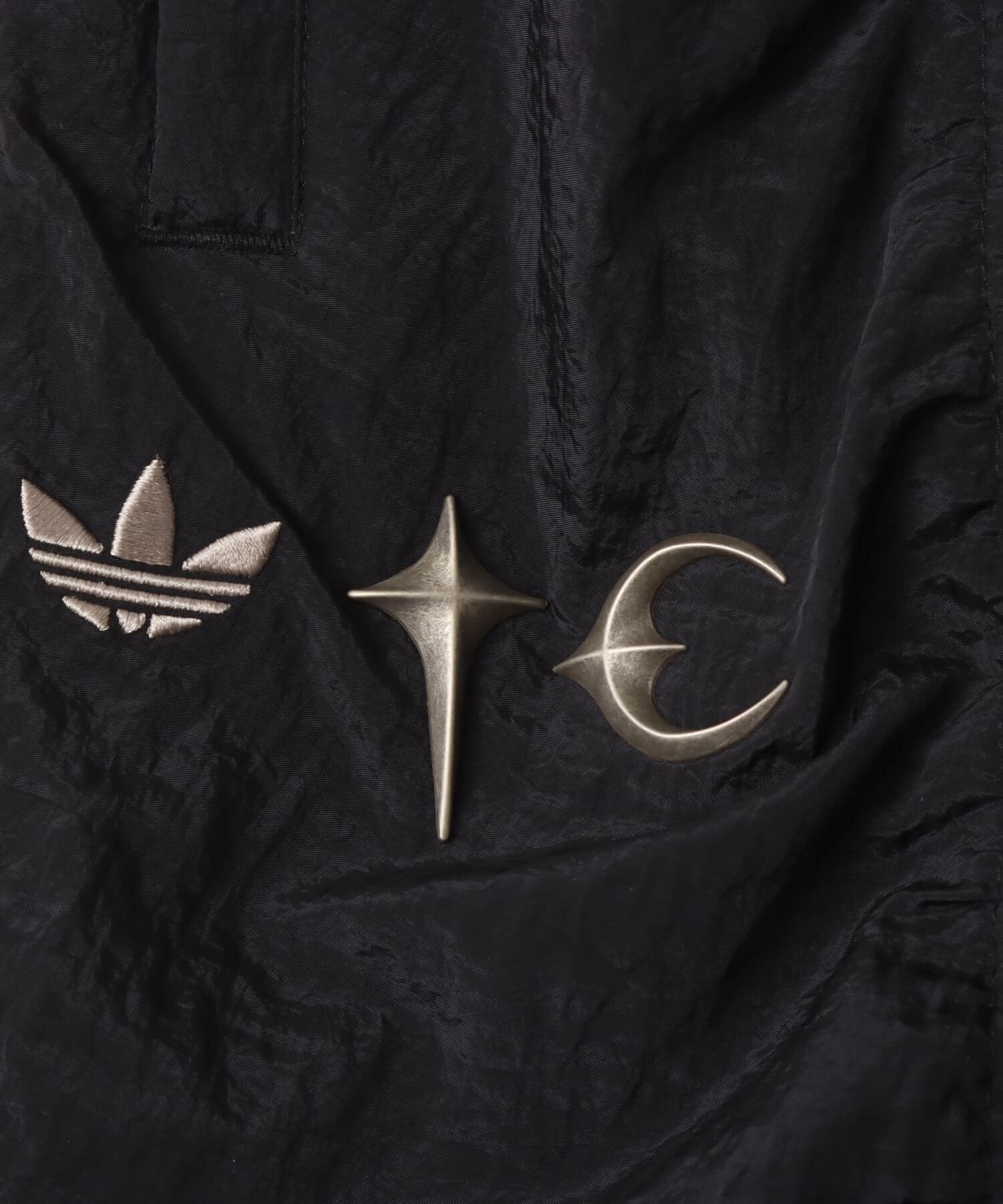 adidas THUG CLUB WOVEN TRACKPANTS ブラック/シルバーメタリック