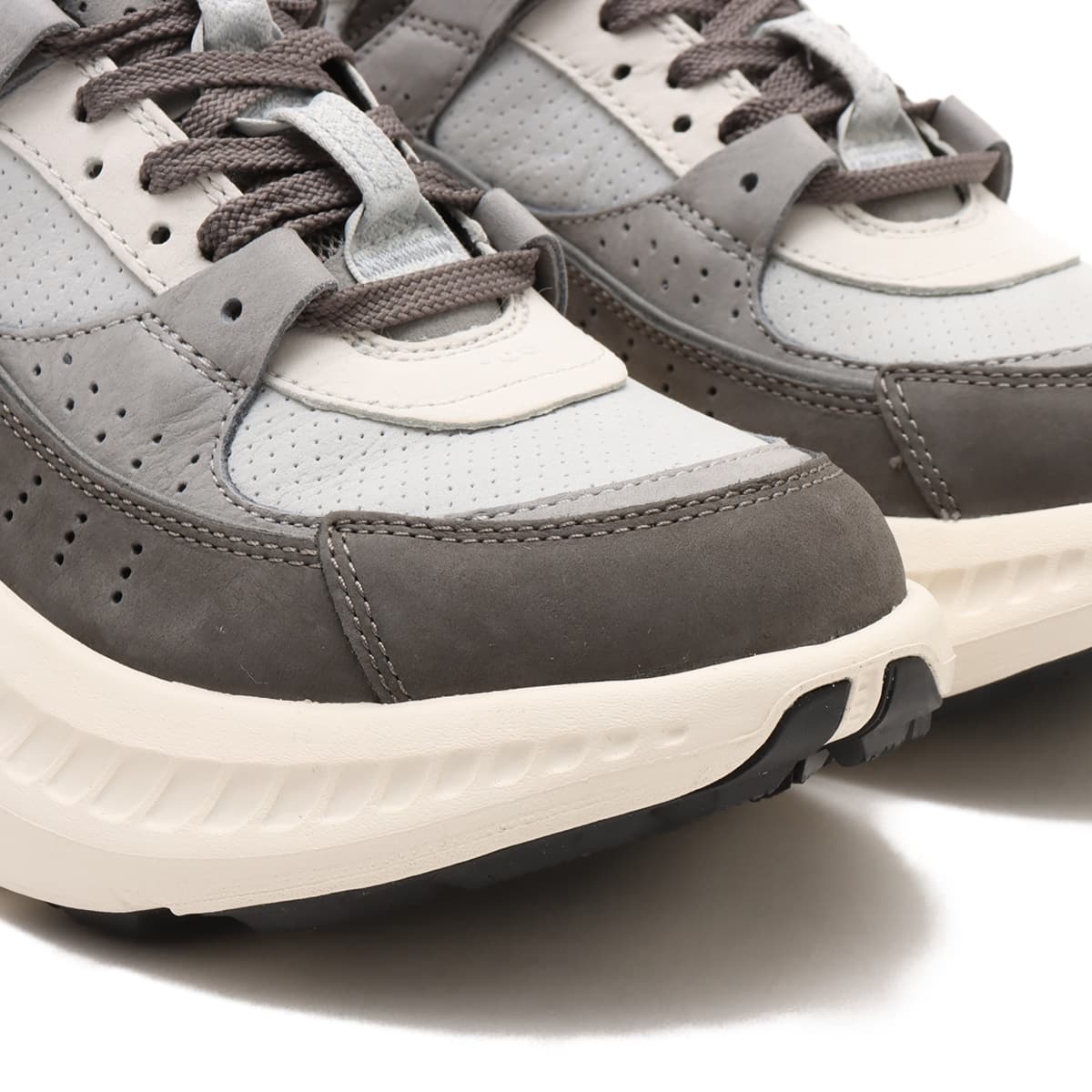 UGG CA805 V2 NUBUCK GRAY（アグ シーエーハチマルゴ ブイツーヌバック