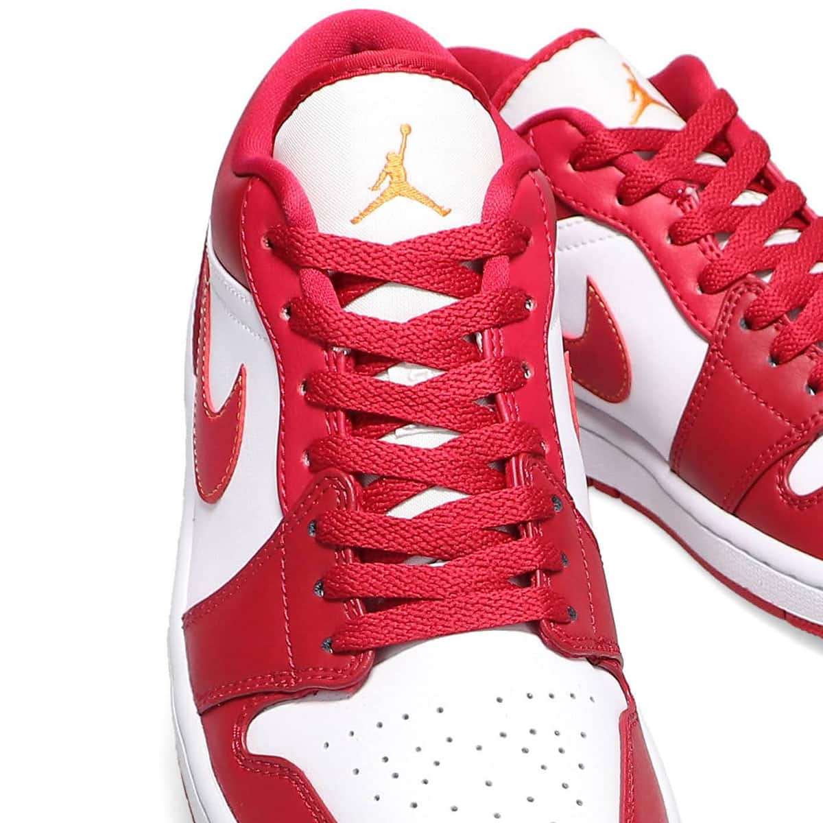 JORDAN BRAND AIR JORDAN 1 LOW CARDINAL RED/LIGHT CURRY-WHITE