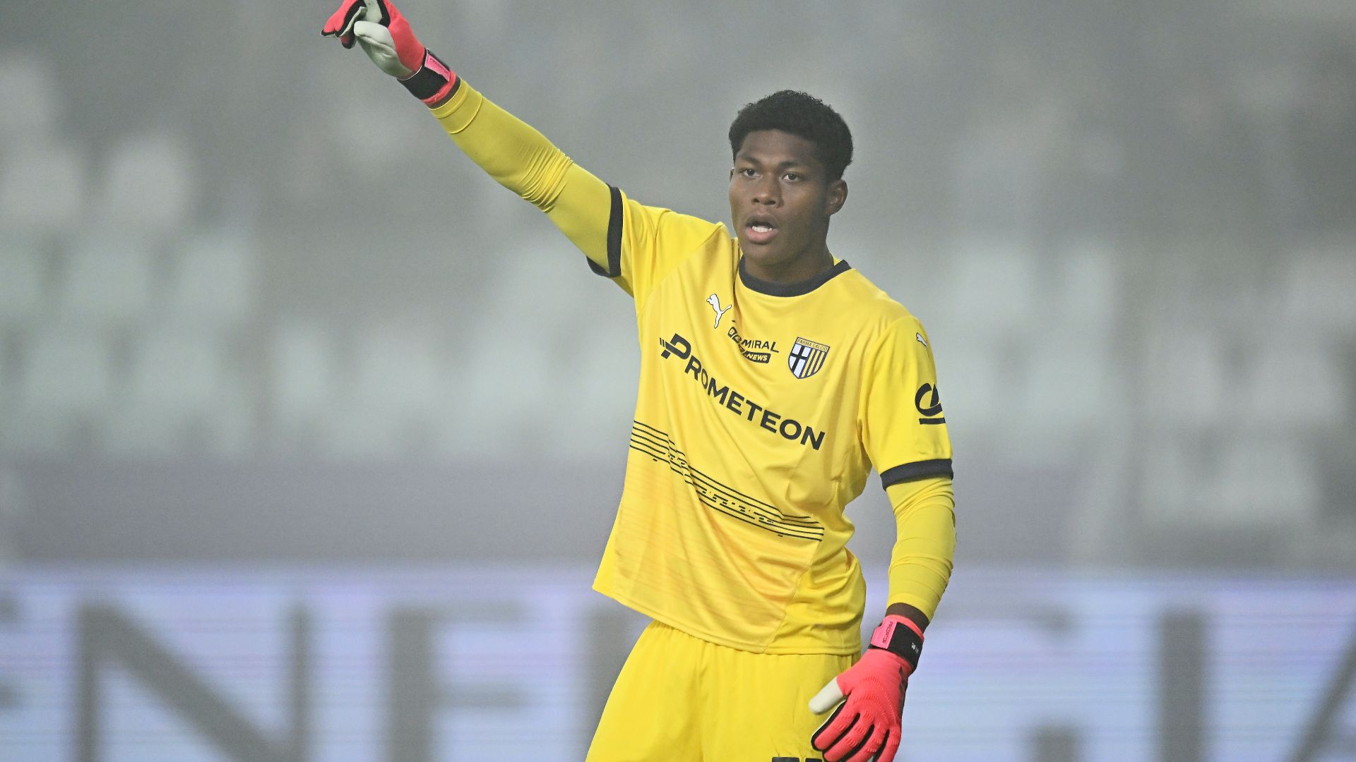 スーパーセーブ3回に70Mフィード」鈴木彩艶をパルマ地元紙が絶賛！指揮