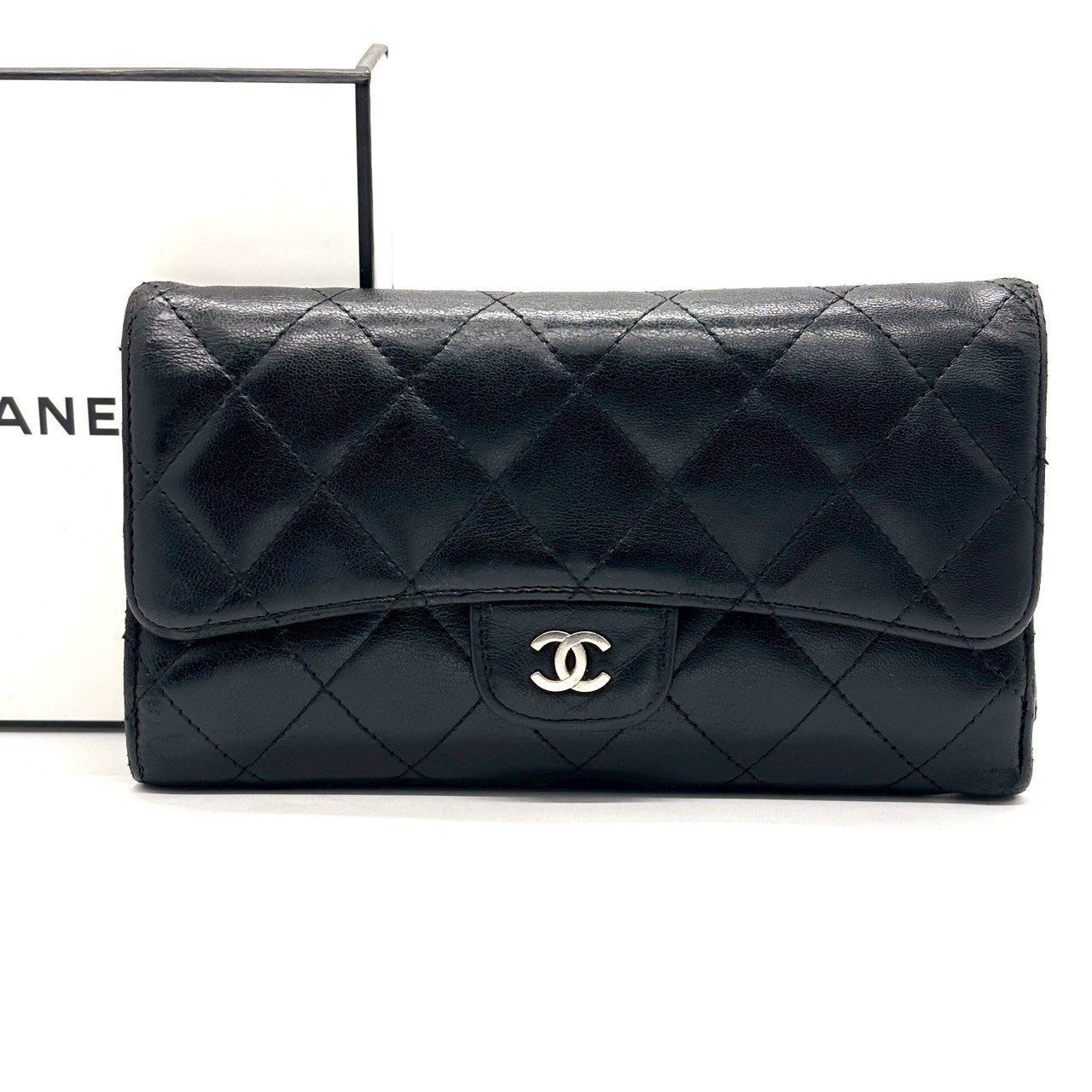 静かに格を語る手元】 CHANEL 長財布 マトラッセ ココマーク フラップ