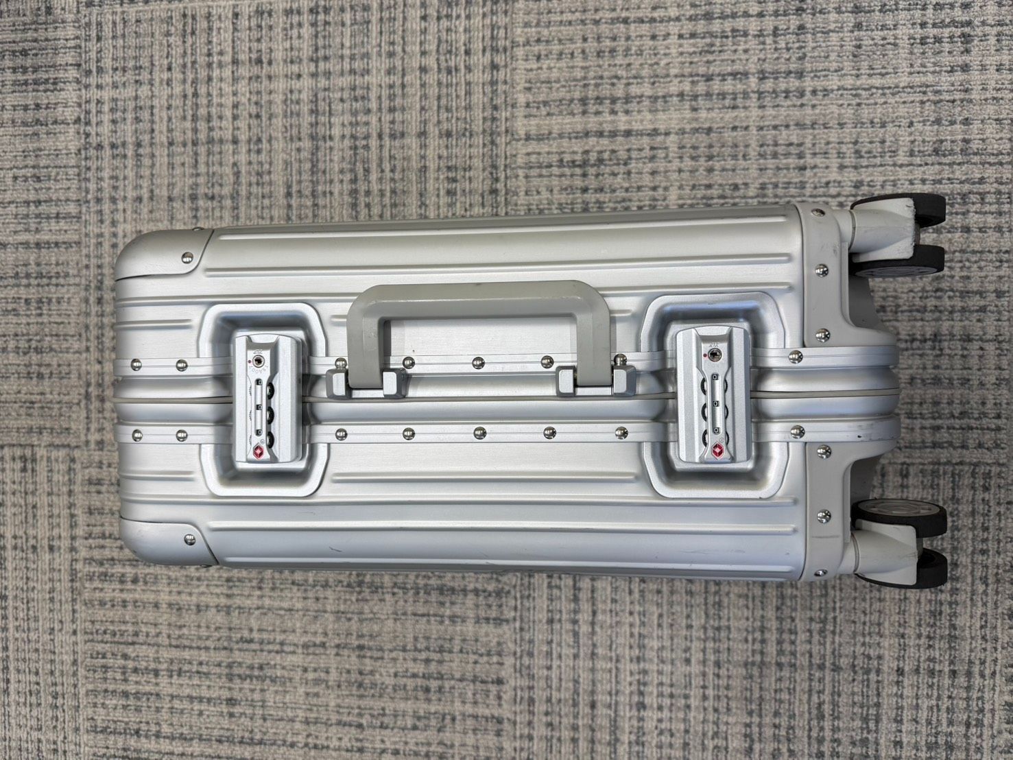 ☆メルセデスベンツ スーツケース シルバーキャリーケース - メルカリ