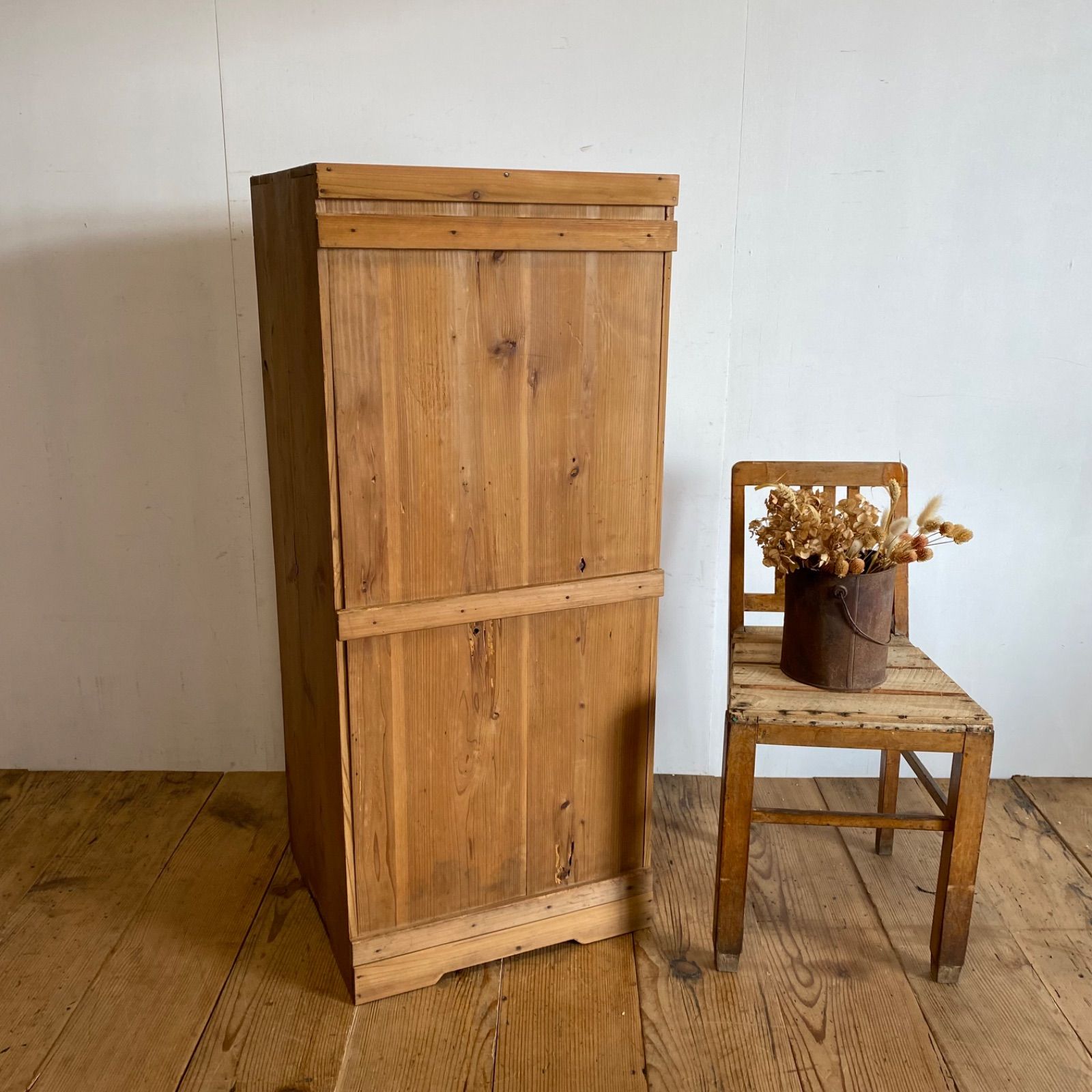 アンティーク 古家具 木製 本棚 食器棚 収納棚 シェルフ 無垢材 y597