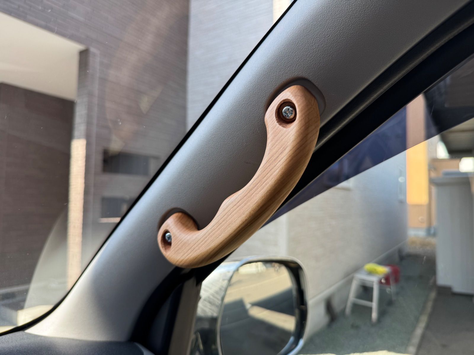 ハイエース200系 銘木製アシストグリップ Aピラー専用 - メルカリ