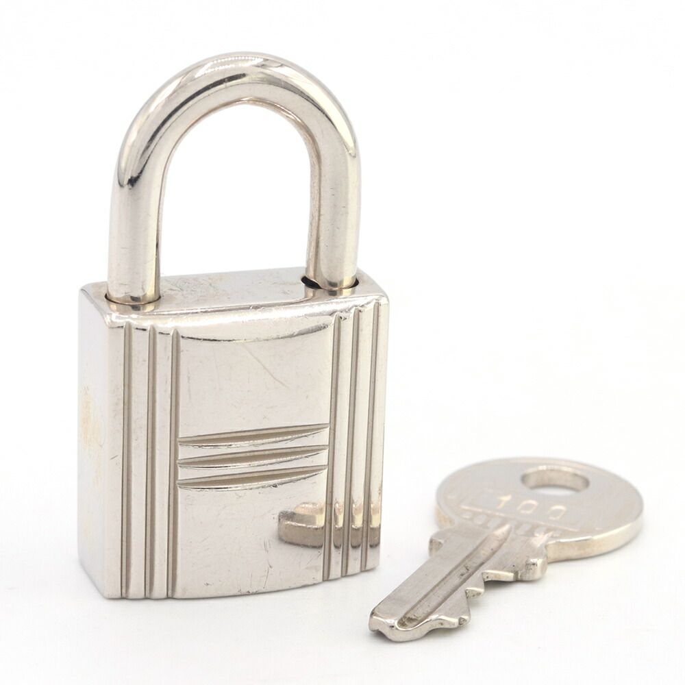 エルメス カデナ シルバー メタル 中古 カギ 鍵 - メルカリ