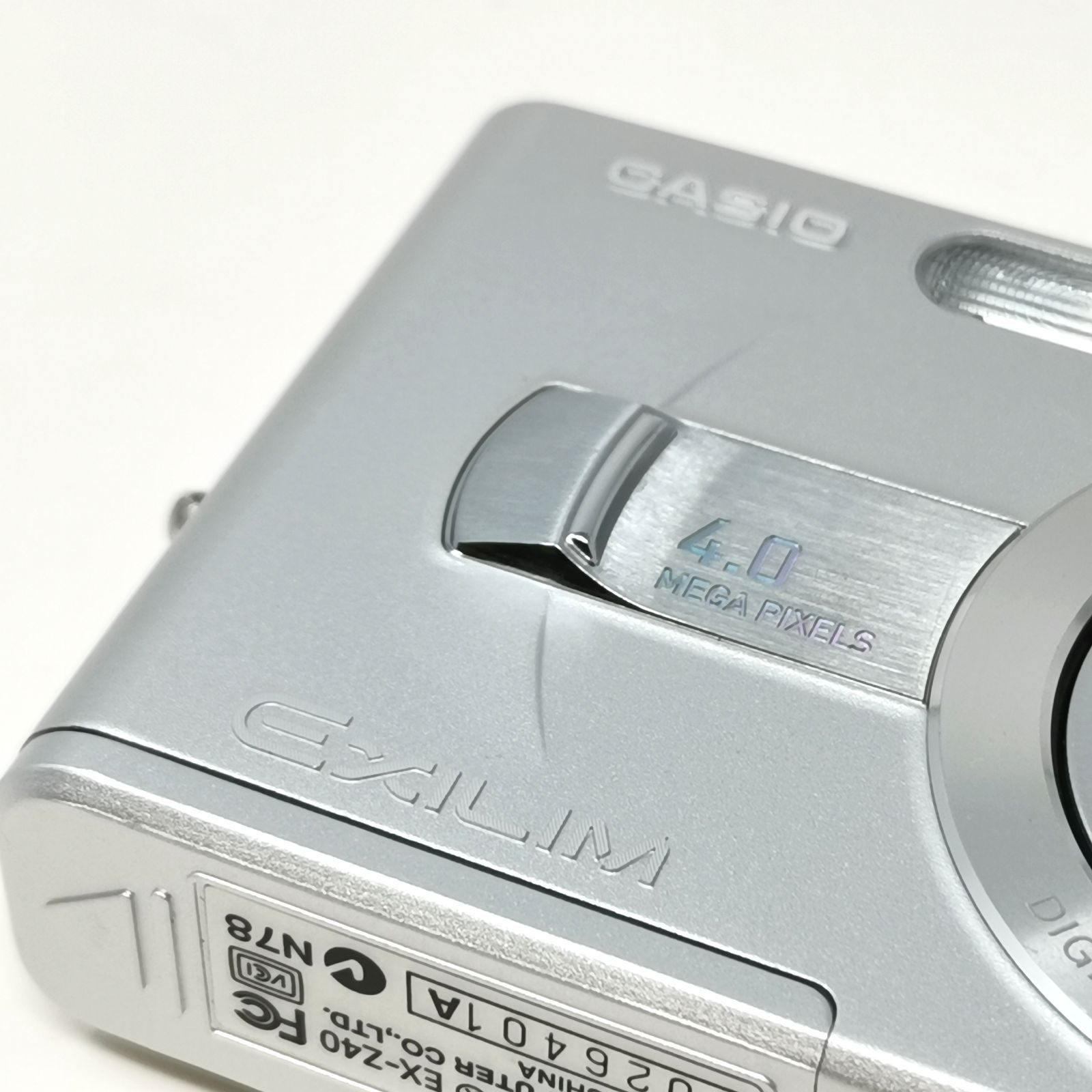 カシオ EXLIMEX-Z40 デジカメ エクシリム シルバー 充電器ないため動作
