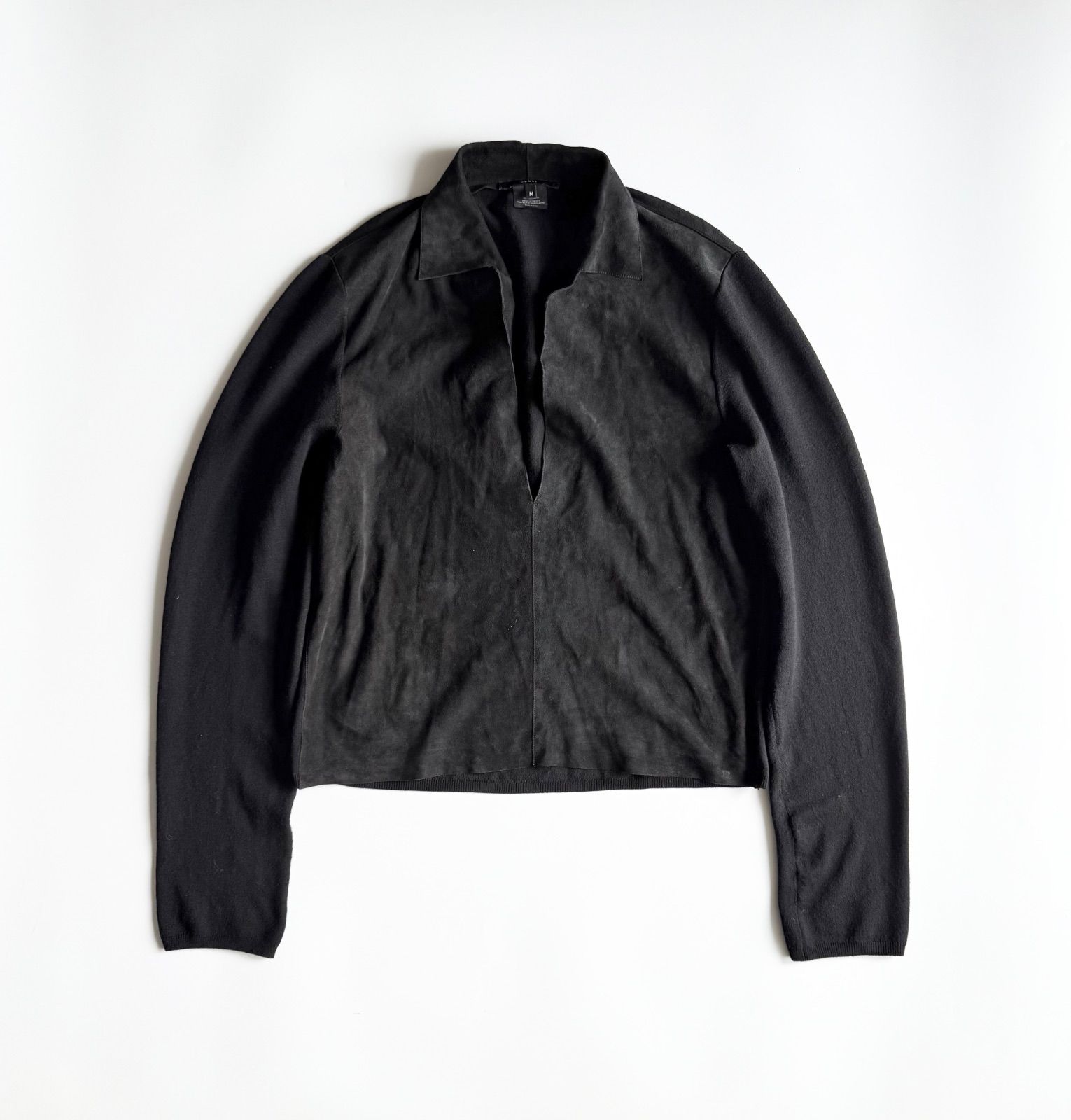 刷新の「グッチ」、継続路線の「トム gucci by tomford 黒ニット