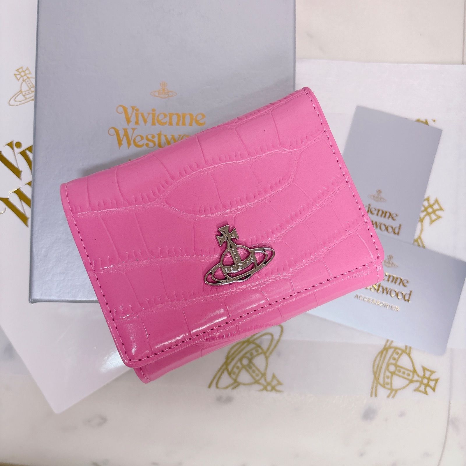再入荷！【新作 最高にキュート♡】Vivienne Westwood 三つ折財布