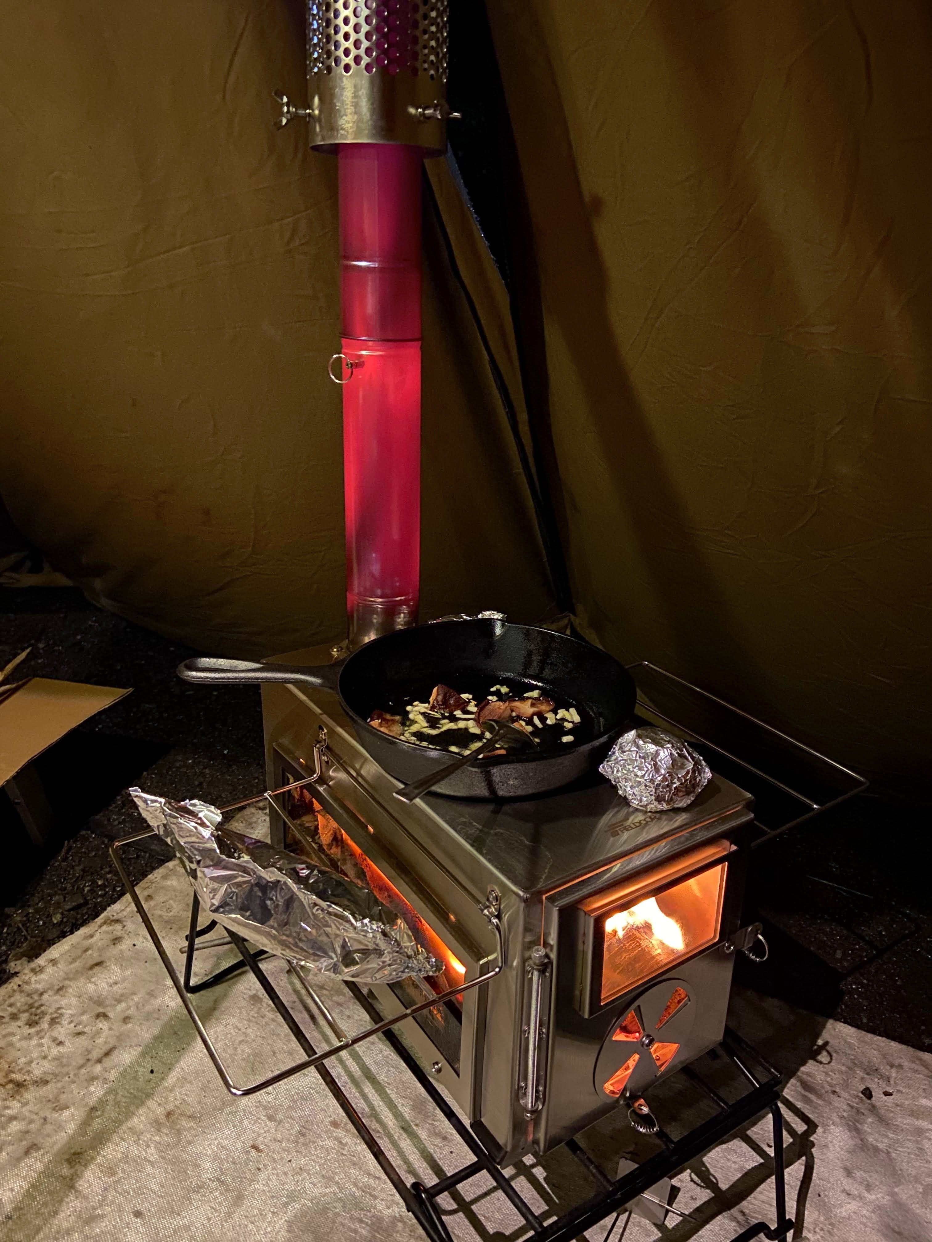 コンパクトでも頼りになるFIELDOORの薪ストーブ導入！〜ちゃんと暖かっ