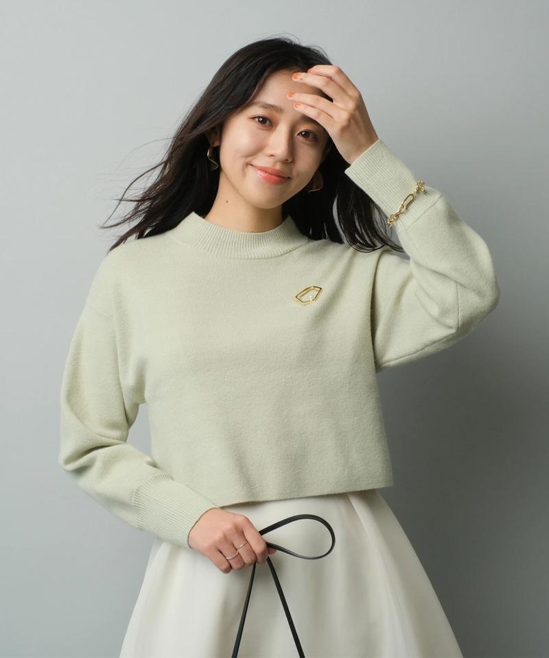 JUSGLITTY(ジャスグリッティー)の「ブローチ付クロップドニット」 - PARTE