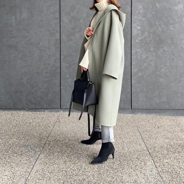 STUNNING LURE(スタニングルアー)の「ライトフーディーリバーコート