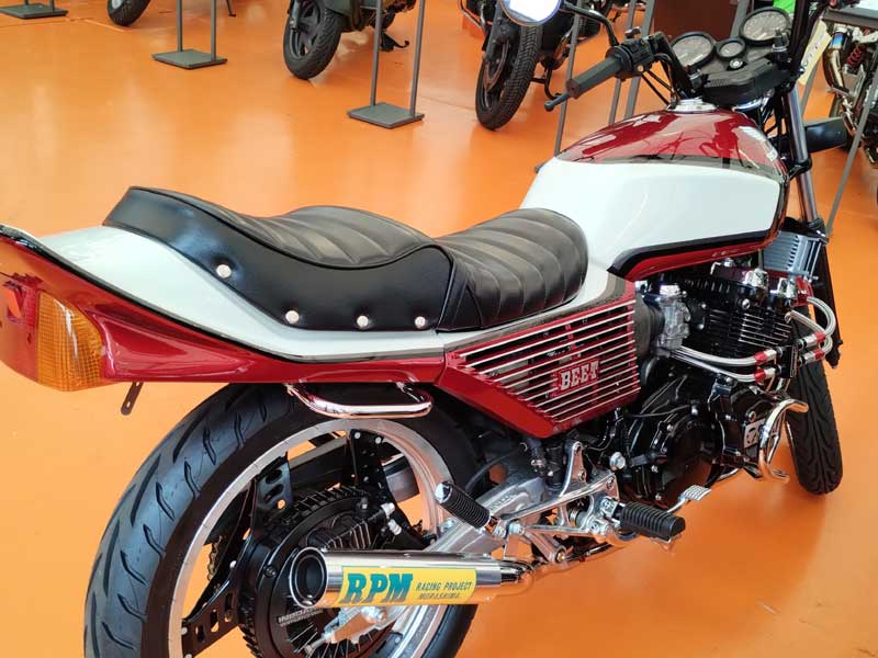 定番カスタムを調べる【1】CB400SF NC31 タックロールは外しちゃダメ