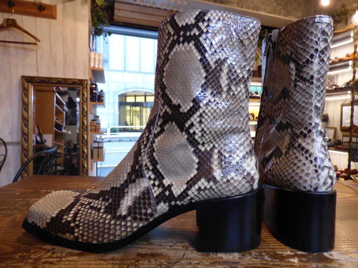 JOHN LAWRENCE SULLIVAN（ジョンローレンスサリバン）パイソンスクエア