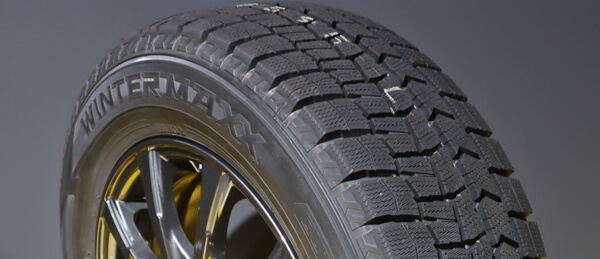 アクア Xアーバンのダンロップスタッドレス16インチ価格とインチダウン