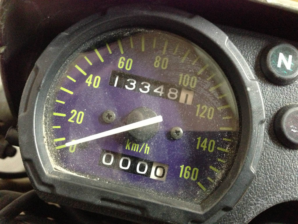 自衛隊偵察オートバイKLX250のメーター部分│偵察用オートバイの研究