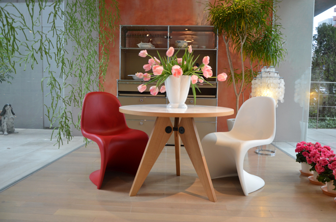 20世紀の名作チェアパントンチェアに限定色が登場 | SUMAU