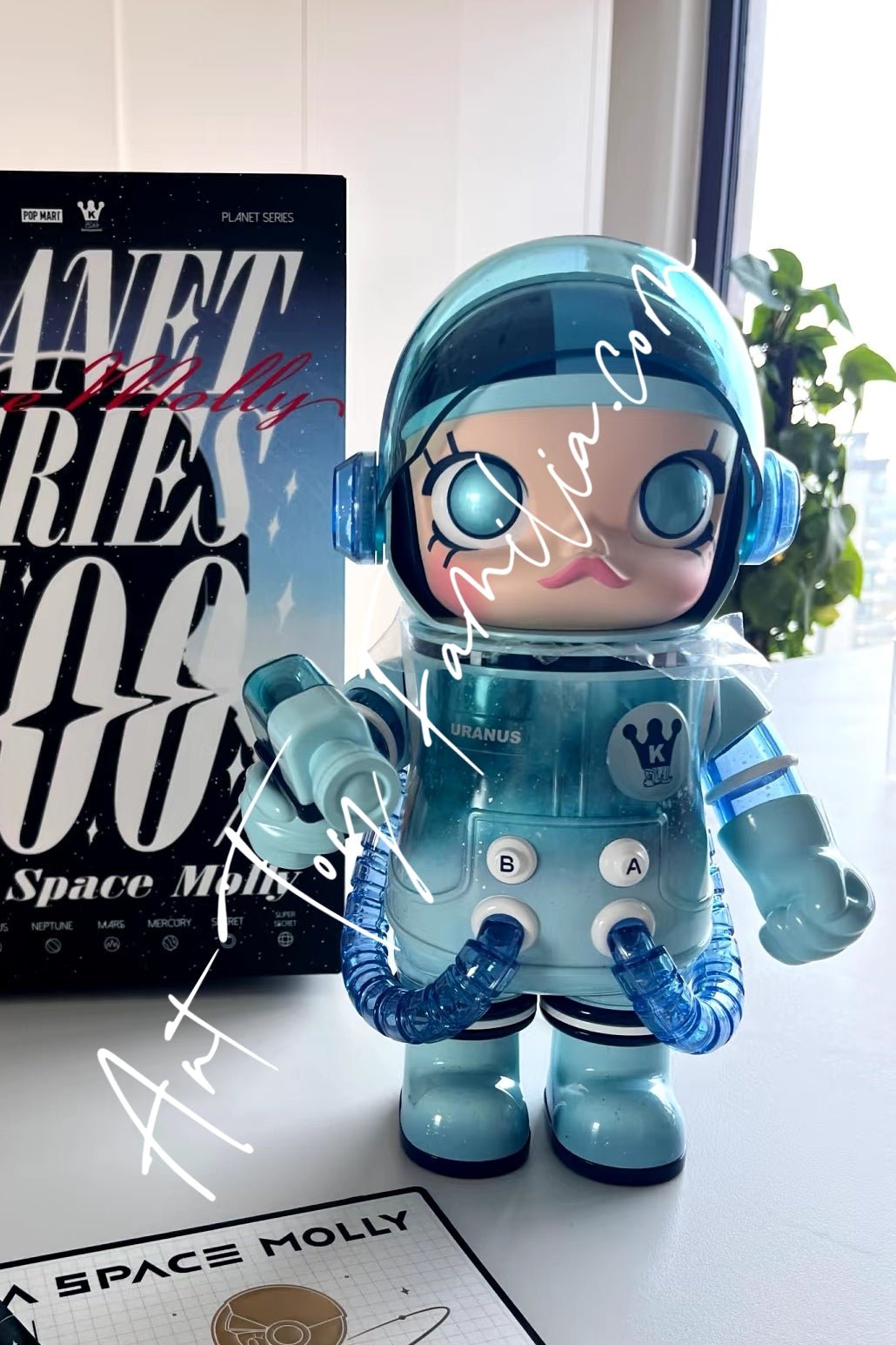 POP MART MEGA Space Molly 400% Planet Series – Art Toy Familia