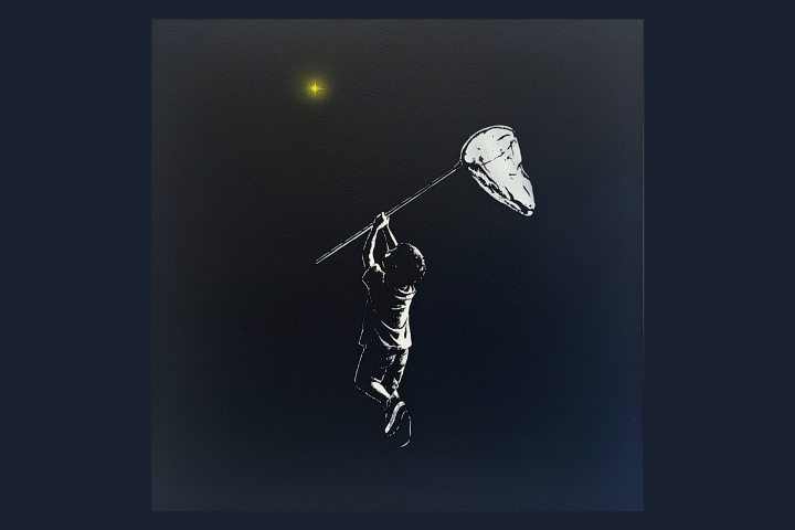 大丸東京店でステンシルアーティスト・HYKRXの展覧会が開催 / 白と黒と