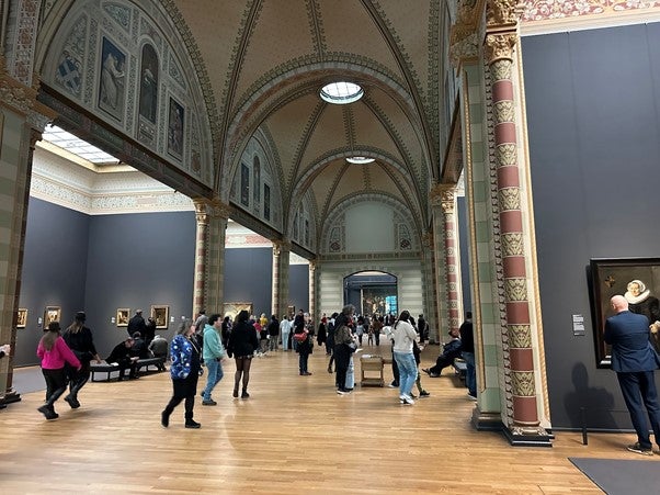 レンブラント《夜警》は展示しながら修復中！ オランダの