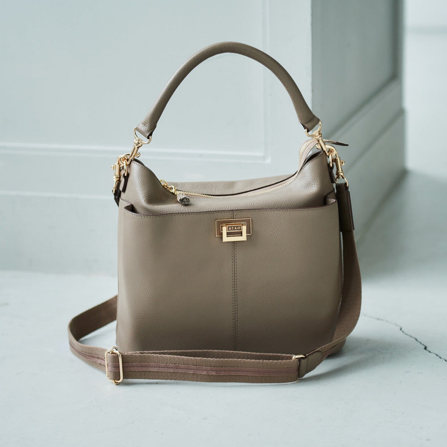 ATAOで人気No;1の2wayバッグ｜水にも汚れにも強い撥水レザー｜WEEKEND
