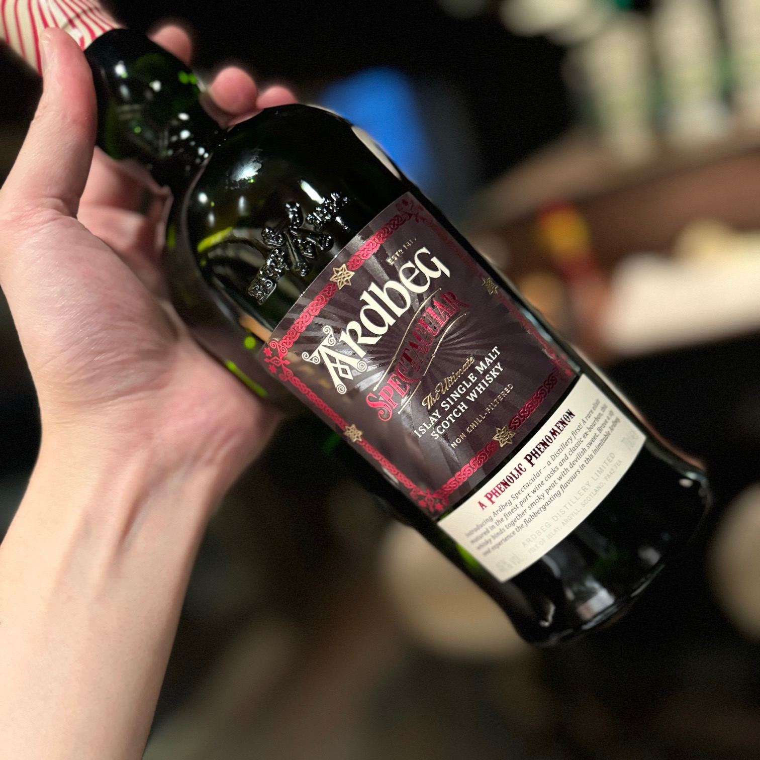 アードベッグ蒸留所 2024新作限定スペクタキュラーとテンの味わいを