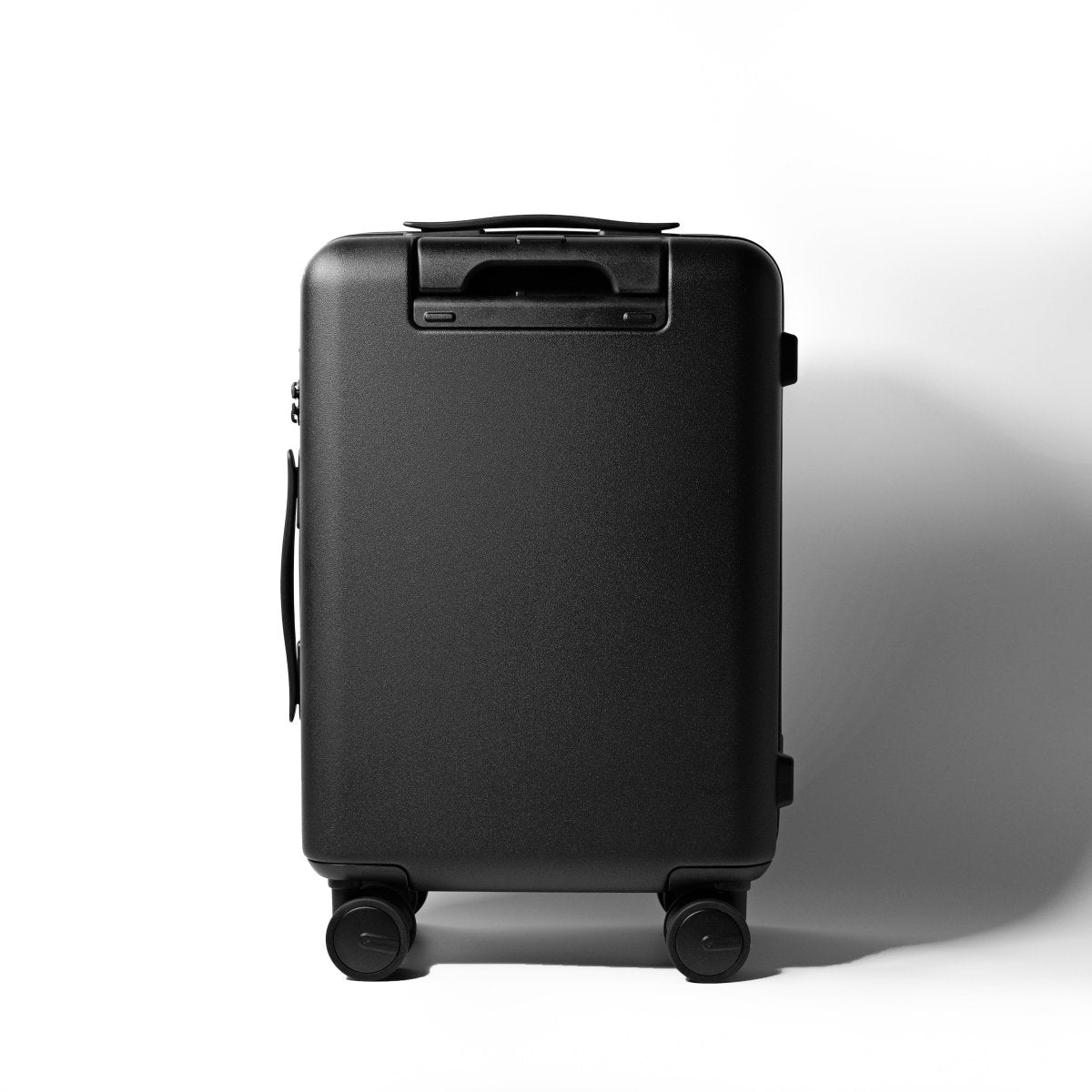 Essential Luxe Suitcase | aucentic(オーセンティック)