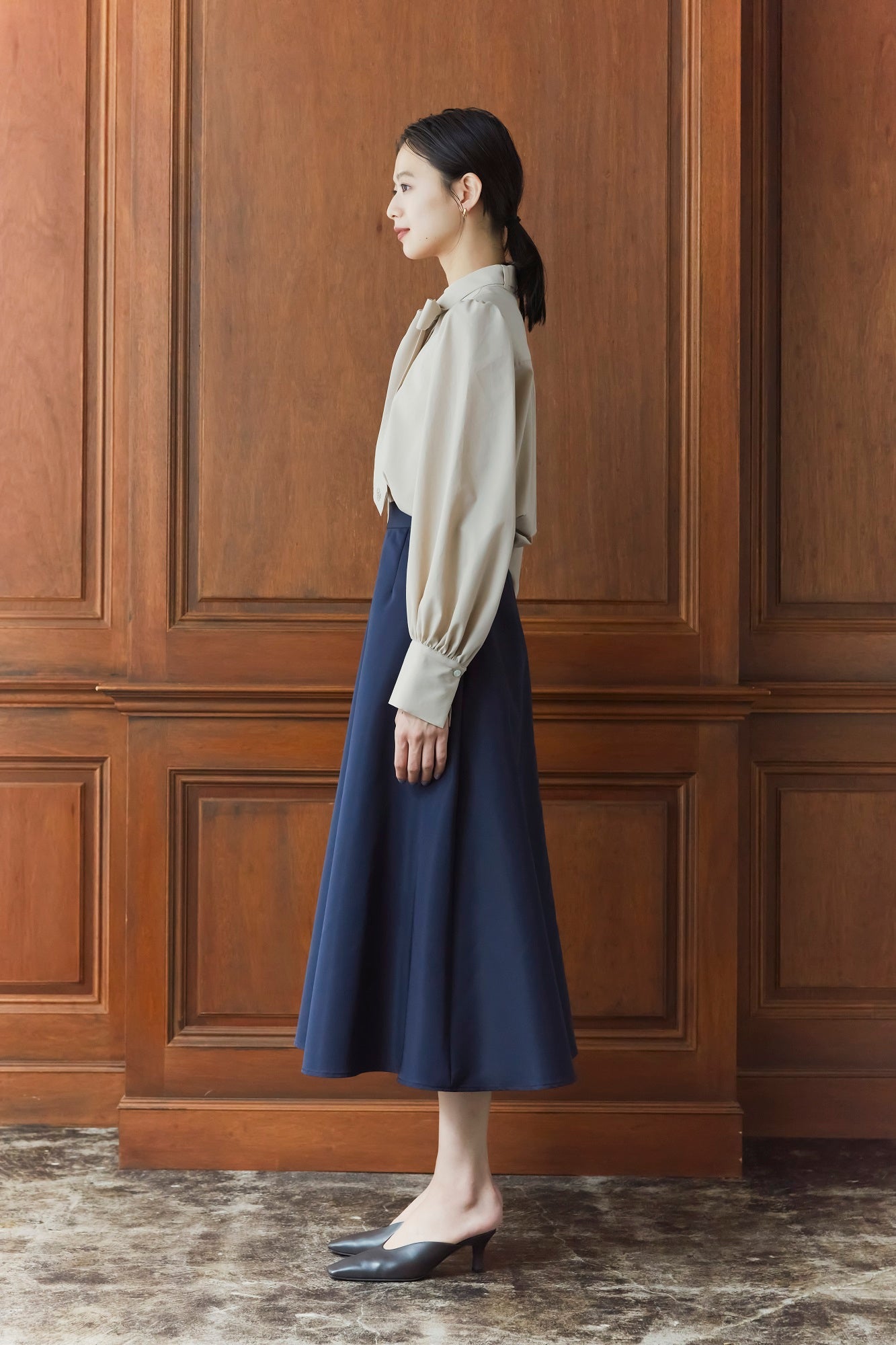 Audire bowtie volume blouse(VERY別注) (Beige)