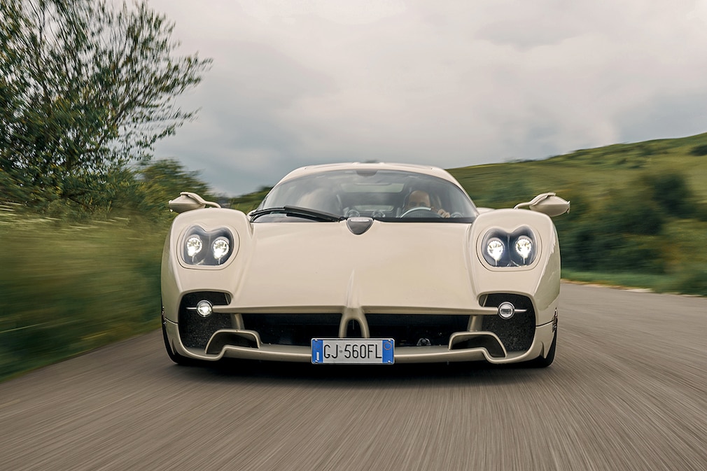 864馬力のV12をマニュアルで乗る贅沢「パガーニ ユートピア」は99台