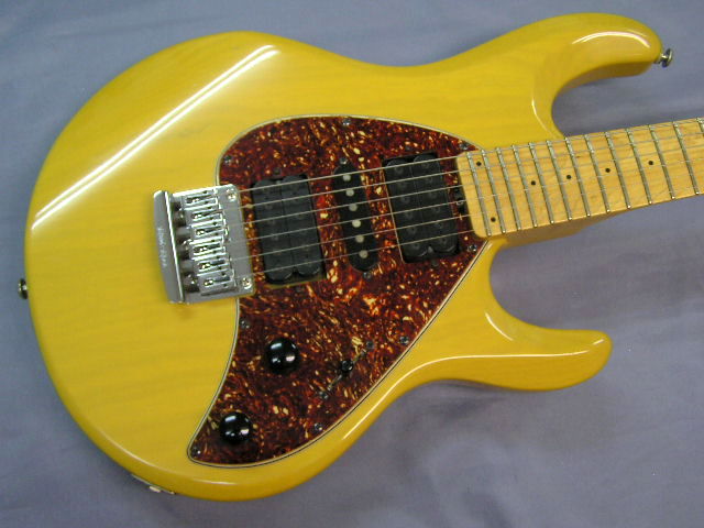 MUSIC MAN Silhouette HSH / Butterscotch – 神戸ギターショップ B-West