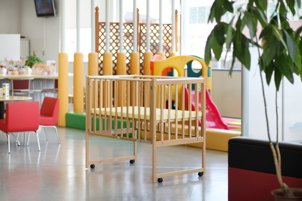 ハイタイプベッド ハイクラウン（立ちベッド） | ベビーベッド・ベビー