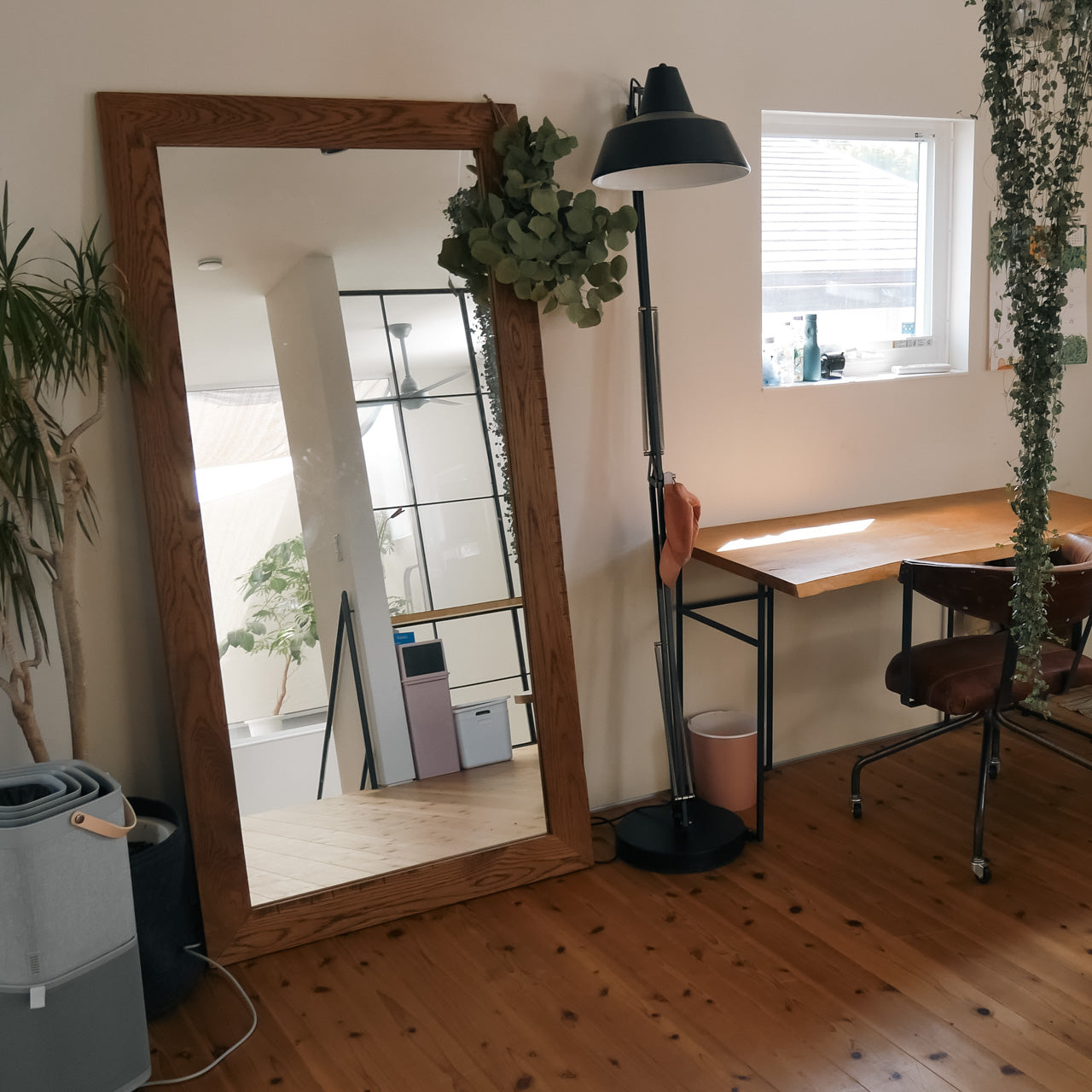 無垢スタンドミラー | オーダーメイドのアイアン家具を中心に数多くの