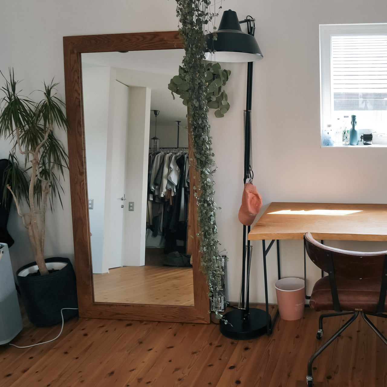 無垢スタンドミラー | オーダーメイドのアイアン家具を中心に数多くの