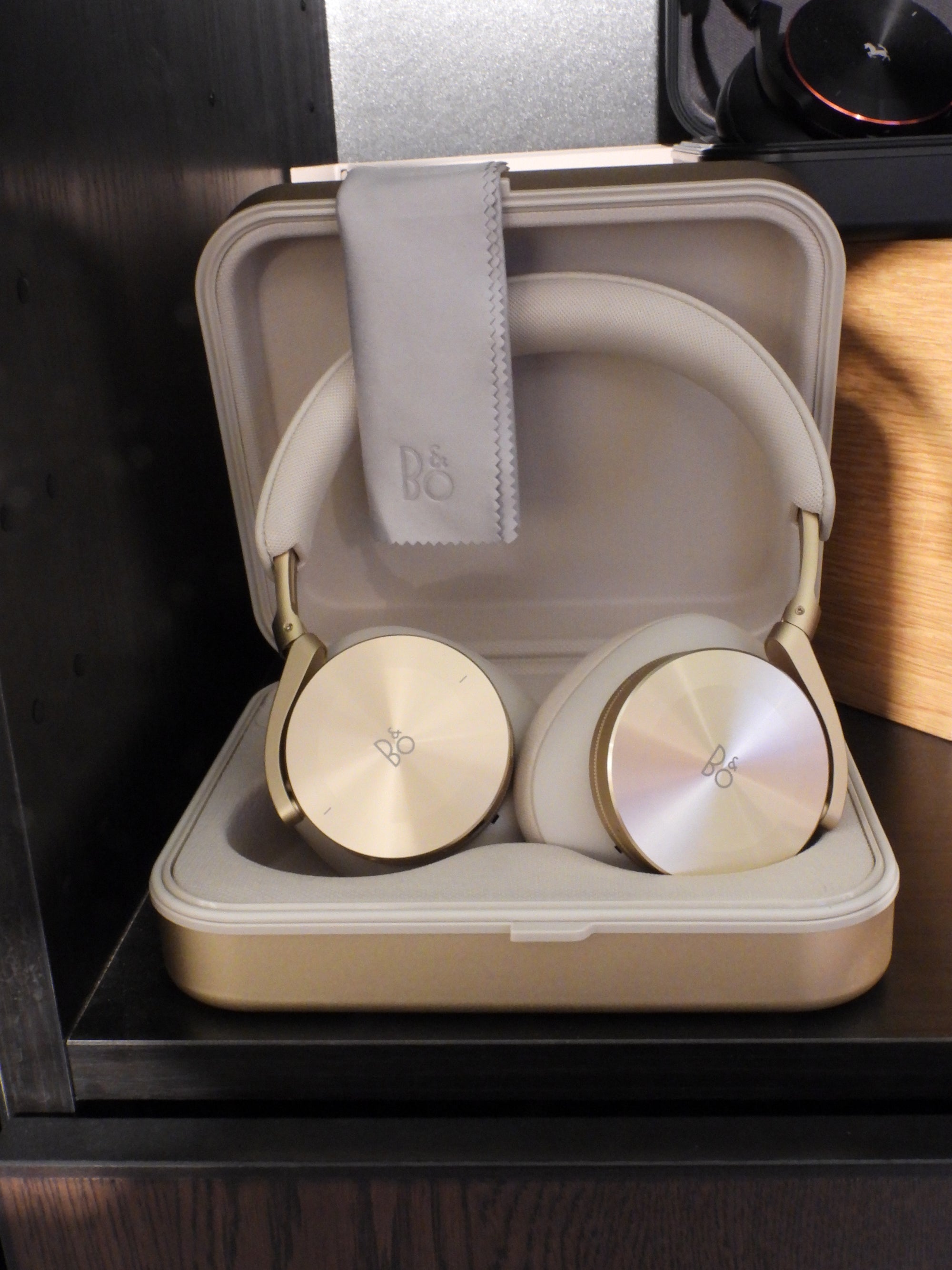 BEOplay H95 Gold Tone – BEOSTÆREN