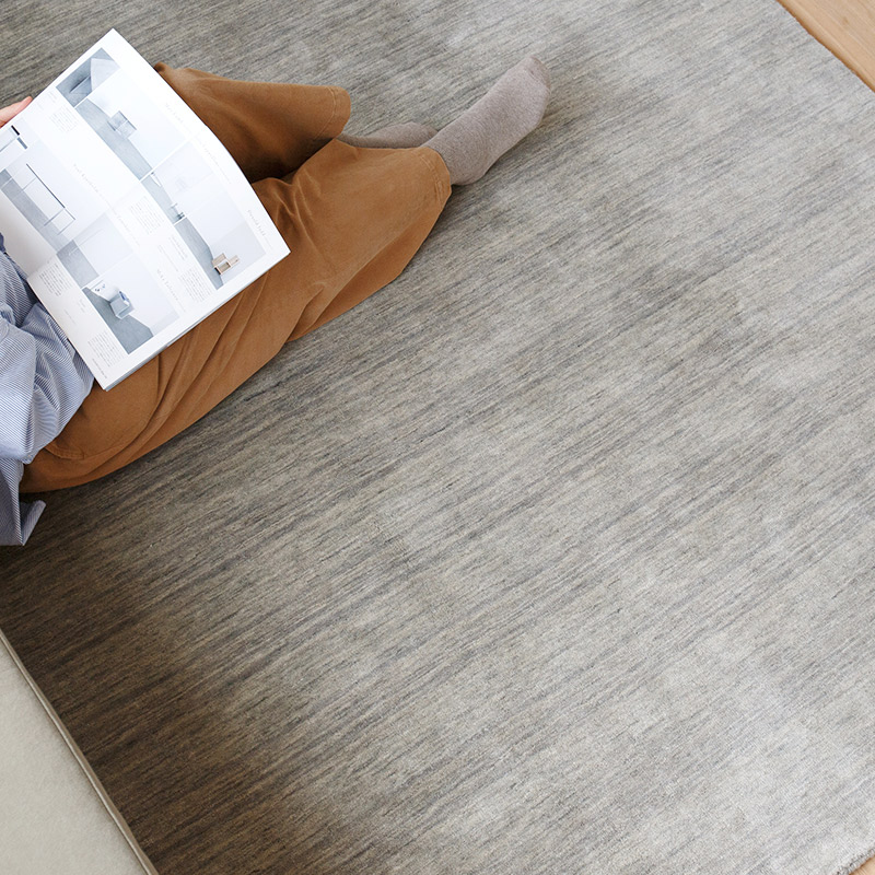 天然素材の家に合う厚手のウールラグ [ハグみじゅうたん]ライトグレー