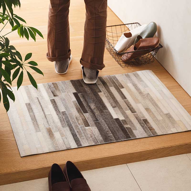 上質カウレザー] グラデーションのカウハイドラグ チャコールグレー