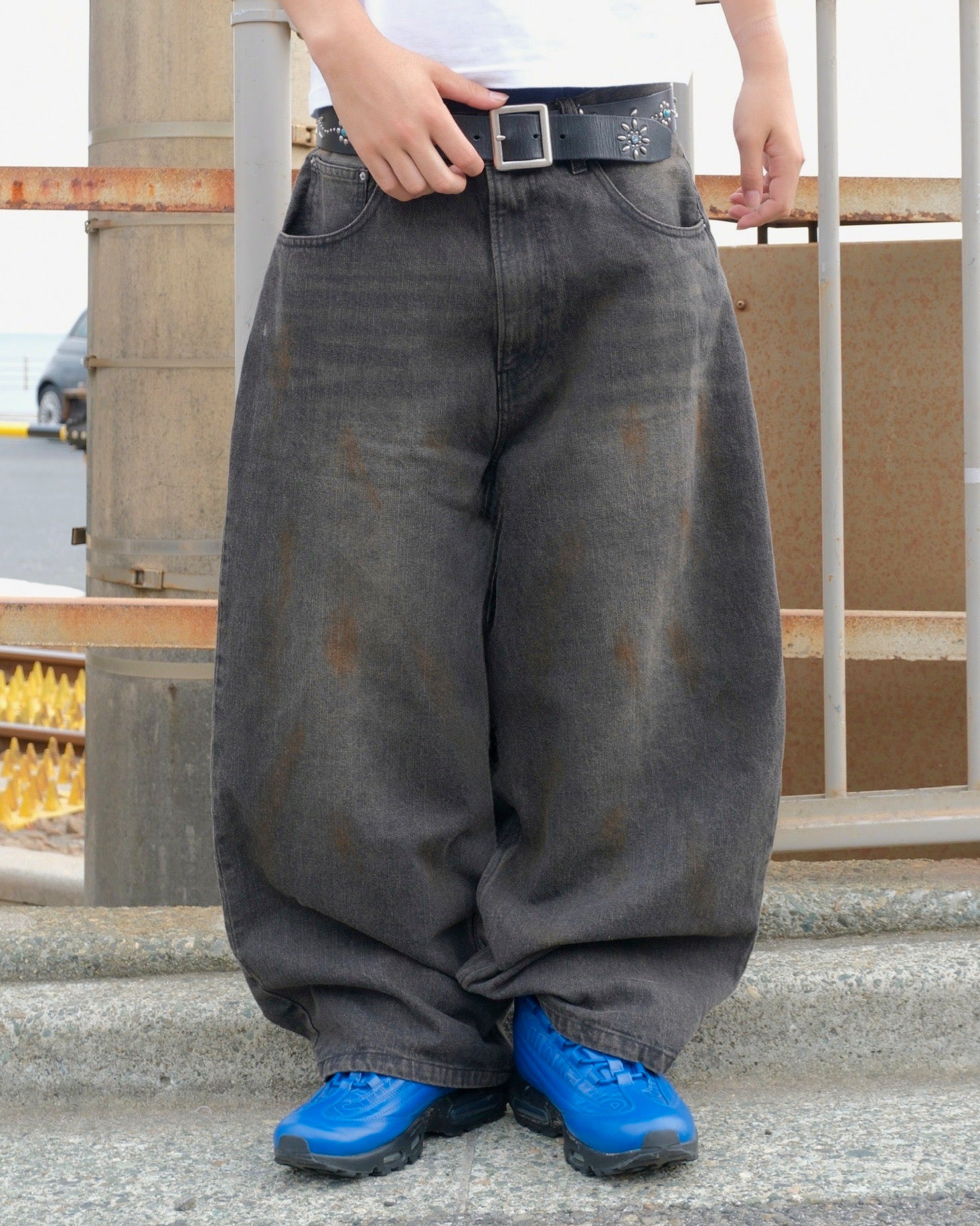 Mud-Washed Baggy Denim – BELVET