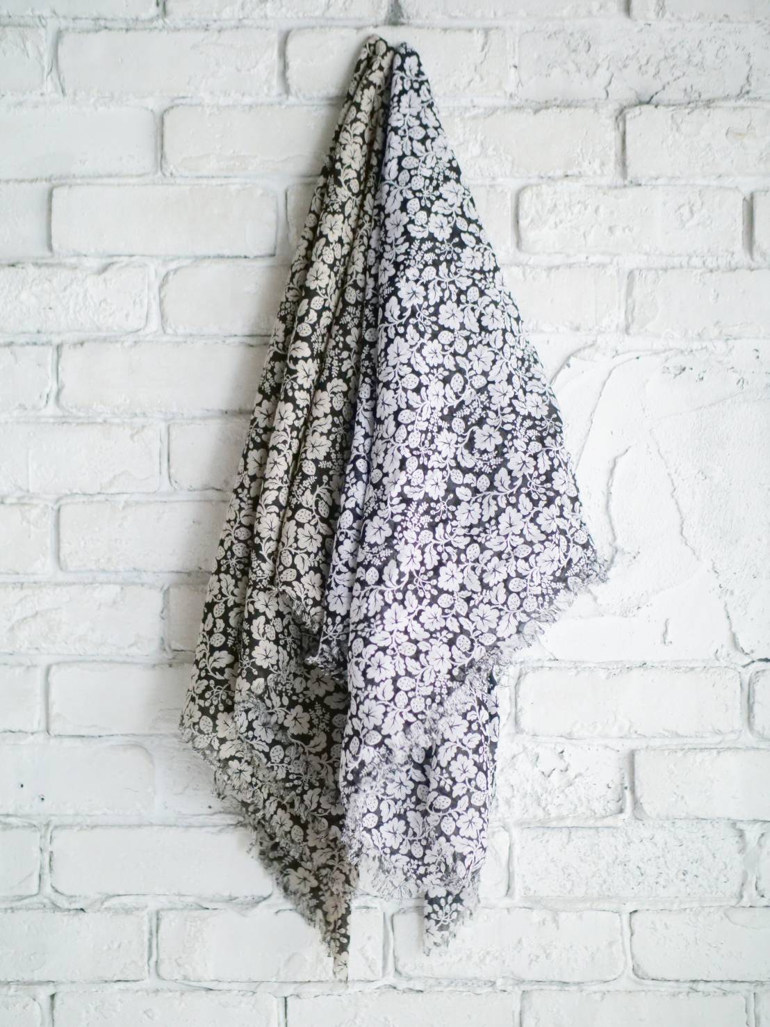 R&D.M.Co- / OLDMAN'S TAILOR WILD BERRY GAUZE SHAWL オールドマンズ