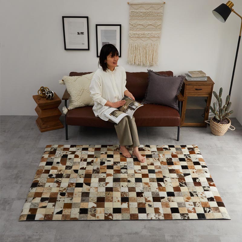 ワンランク上のお部屋に。ムード漂うモダンデザインラグ『ハラコ