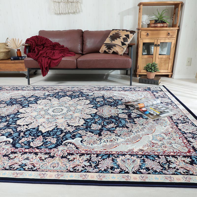 ロイヤル感溢れる緻密なデザイン。エジプト産高密度ウィルトン織ラグ