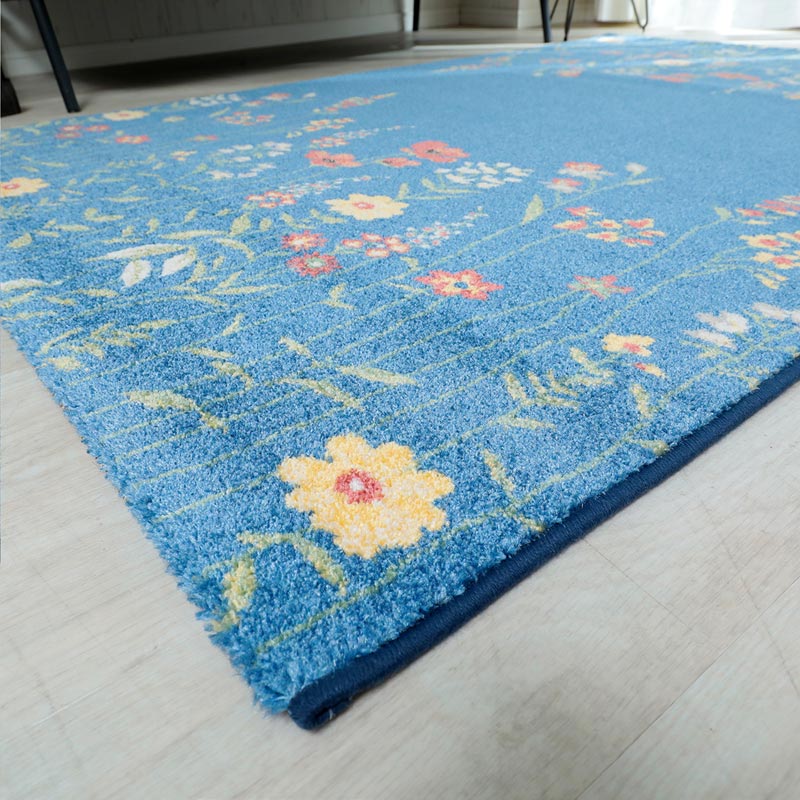 青い花柄ラグ フリンジ付き ウールラグ ボタニカルな花柄のあしらいが