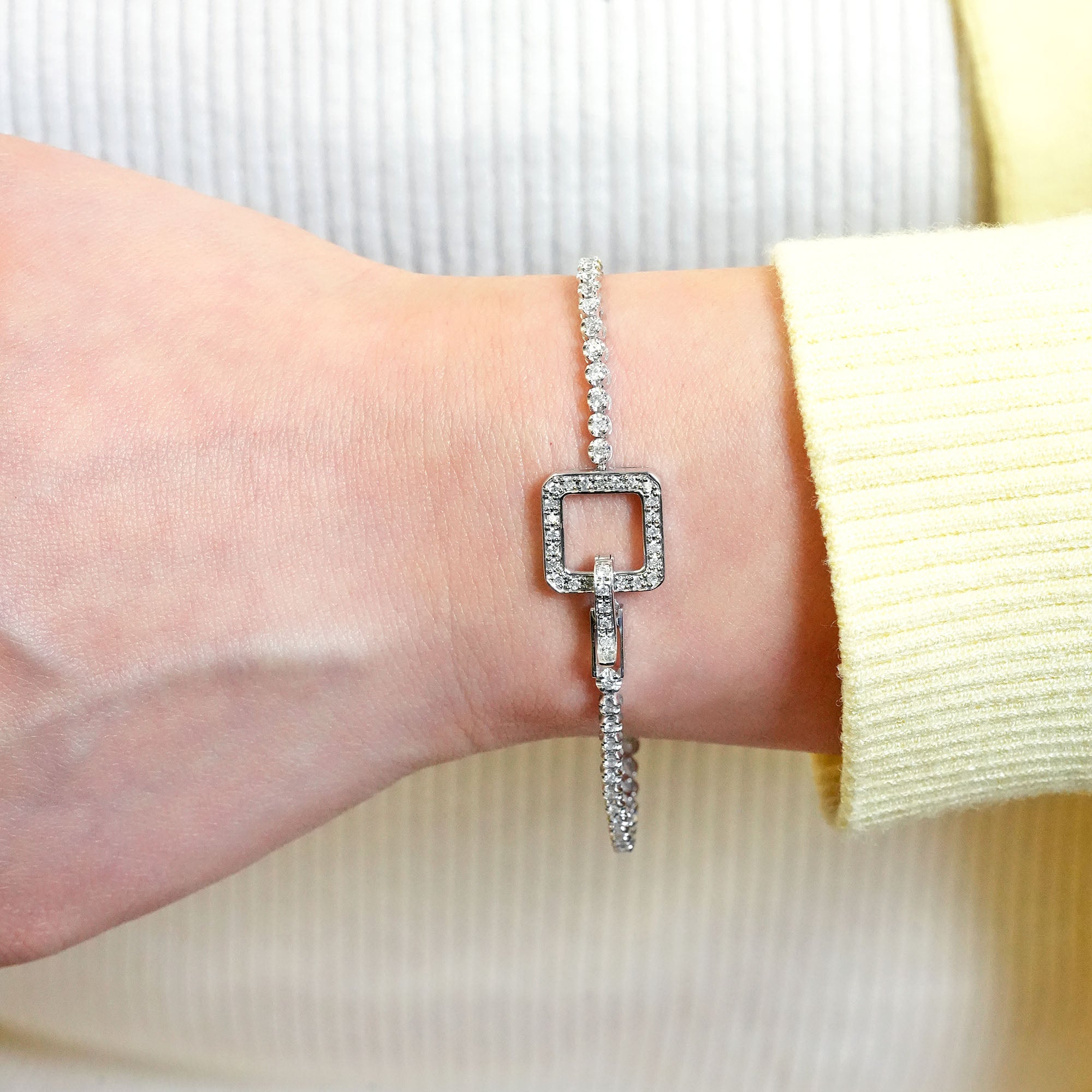 スクエアダイヤモンドブレスレット – K18WG、1.0カラット