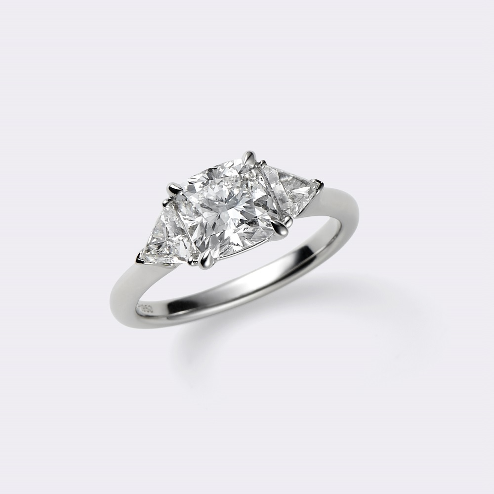 2ct ラウンド×テーパーバケットダイヤモンドリング | ジュエリー